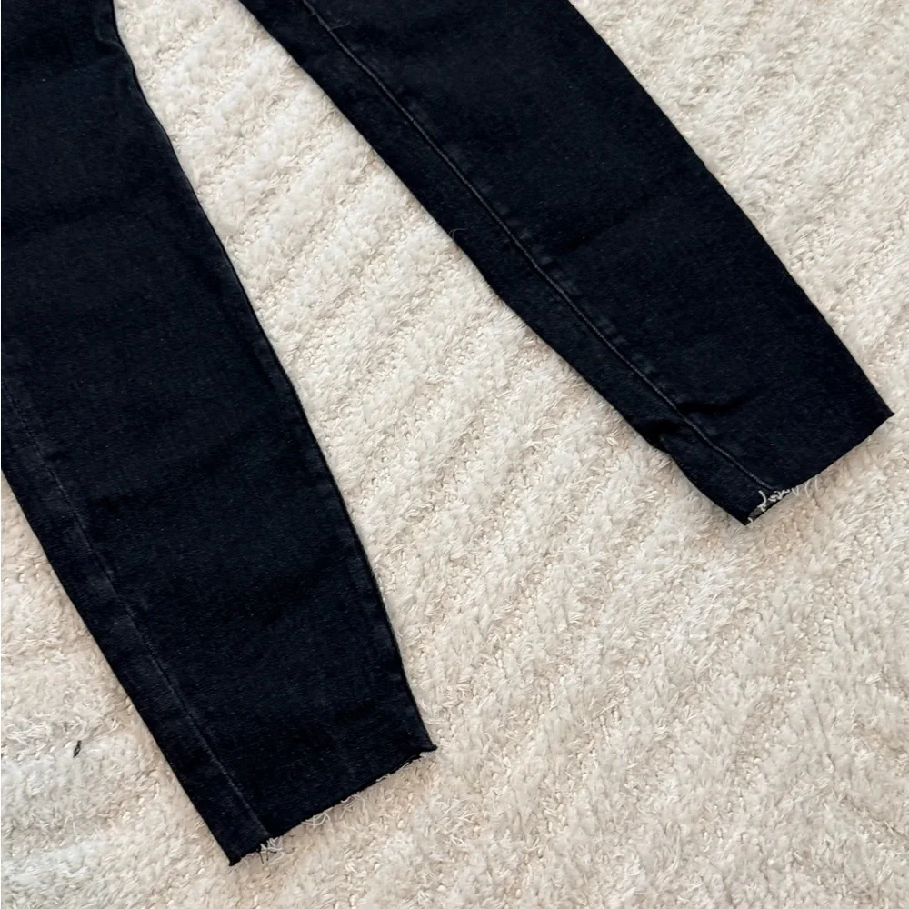 NWT - Good American Women’s Black High-rise Jeggings - Size 4 - Picture 4 of 8